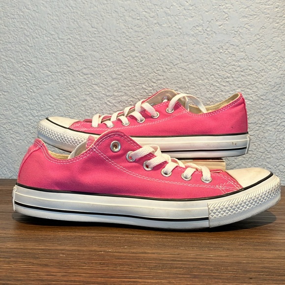 Women’s Low Top Converse - Picture 2 of 6